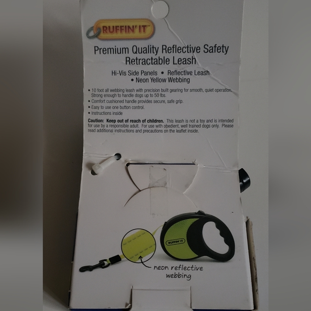 Ruffin' It Reflective Retractable Leash - Picture 4 of 4